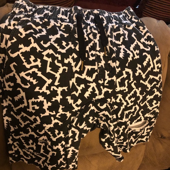 Asos distressed shorts - Picture 2 of 4